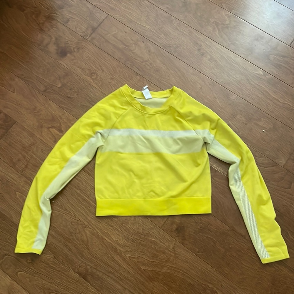 Fabletics long sleeve workout shirt yellow size medium